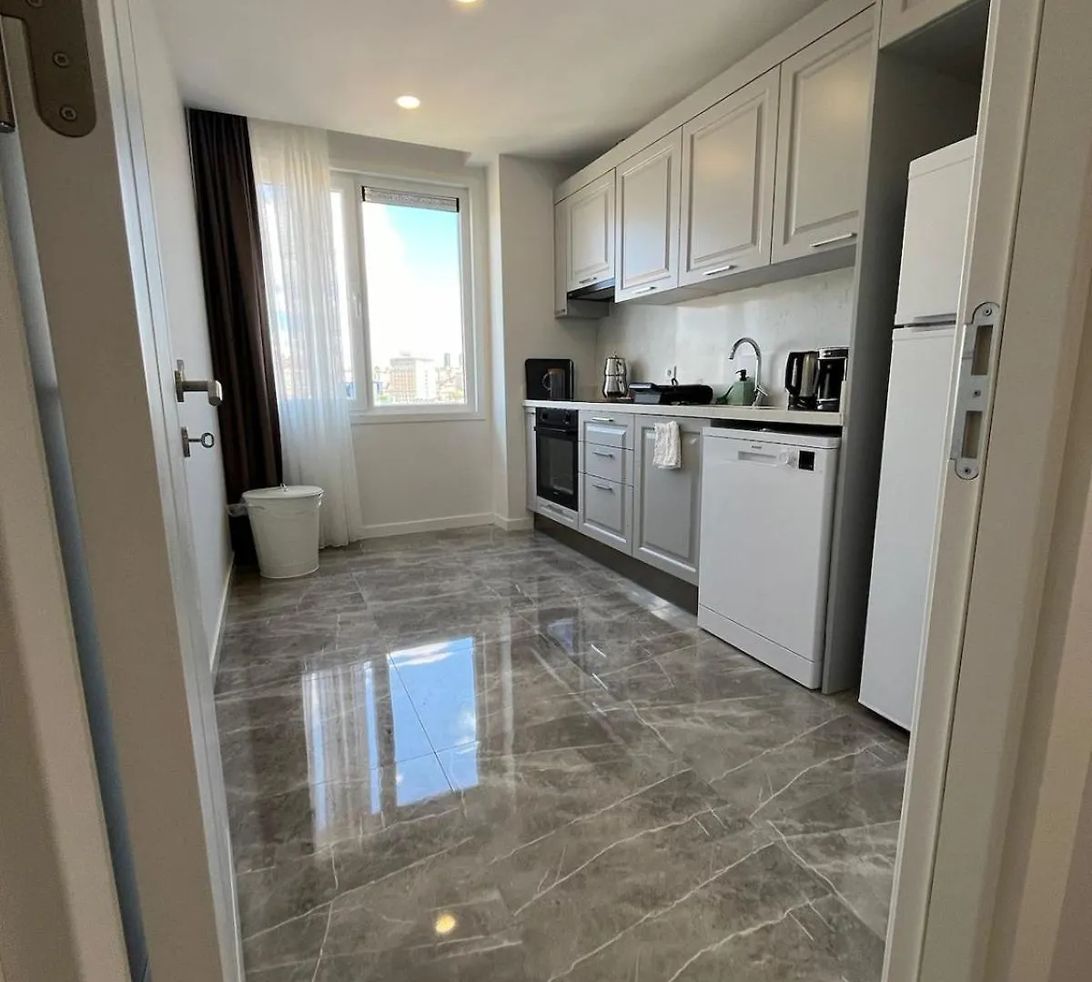 Istanbul Bostanci Luxury 2 Bedroom Apartment With Pool